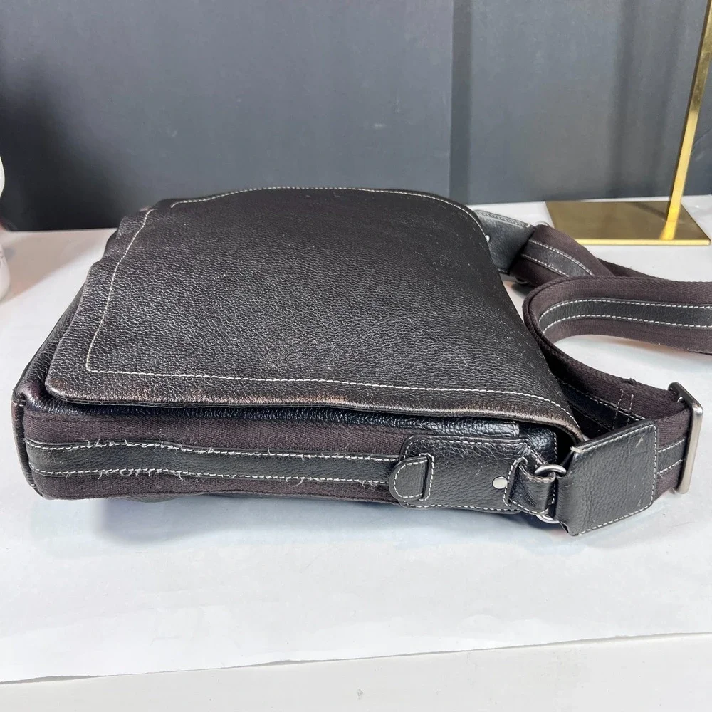 Levenger Pebbled Leather Messenger Bag Mocha Brown Laptop Tablet Crossbody